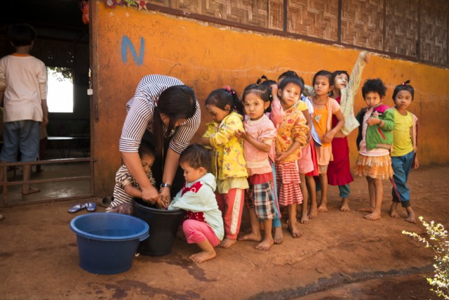 Clara.Go- Children of Nursery Cleaning hands