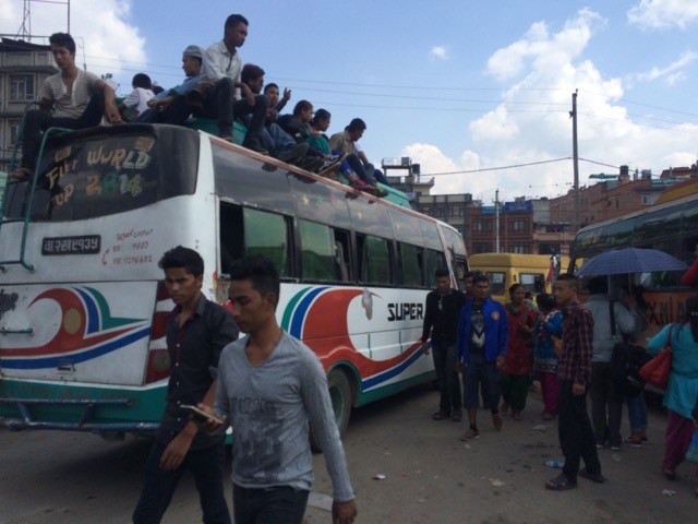 © Clara Go - Aquest any no és normal al #Nepal: #Dashain, #Earthquake and #fuelcrisis - #BackoffIndia 2015-10-20-08.49.40