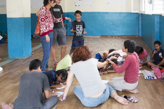 Plastic and Cartoons a Siphal Children Home (Amics del Nepal)