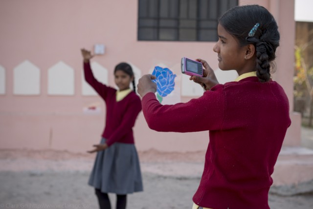 © Clara.Go-- Plastic and Cartoons a Jhag Children Villagge - Rajasthan - i-india