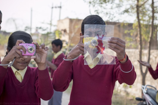 © Clara.Go-- Plastic and Cartoons a Jhag Children Villagge - Rajasthan - i-india