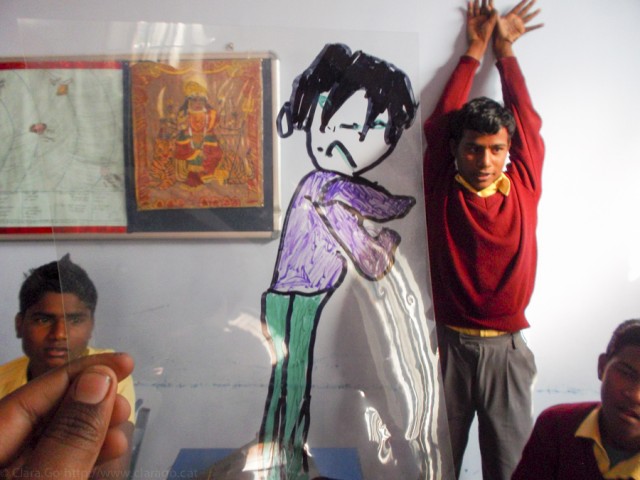 © Clara.Go-- Plastic and Cartoons a Jhag Children Villagge - Rajasthan - i-india