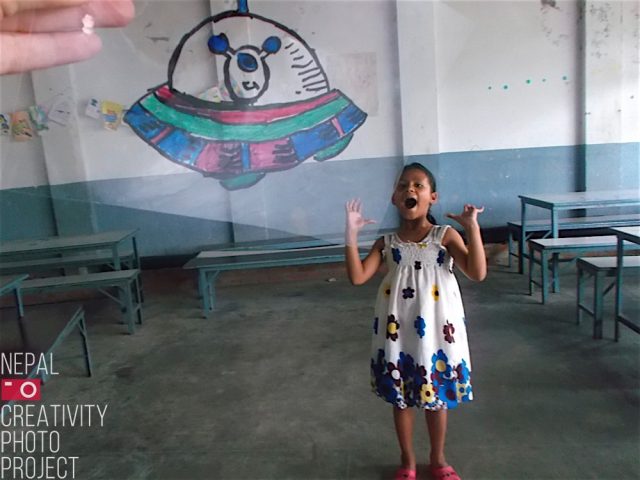 Plastic and Cartoons a la Children Home (Bal Griha) de Patan - Amics del Nepal